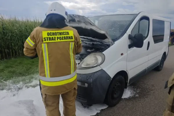 Pożar samochodu w Czyżewie – szybka reakcja kierowcy i akcja strażaków