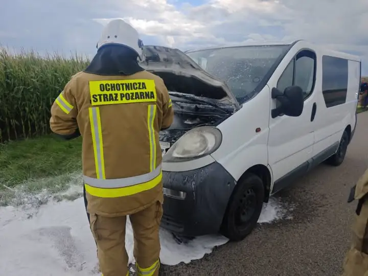 Pożar samochodu w Czyżewie – szybka reakcja kierowcy i akcja strażaków