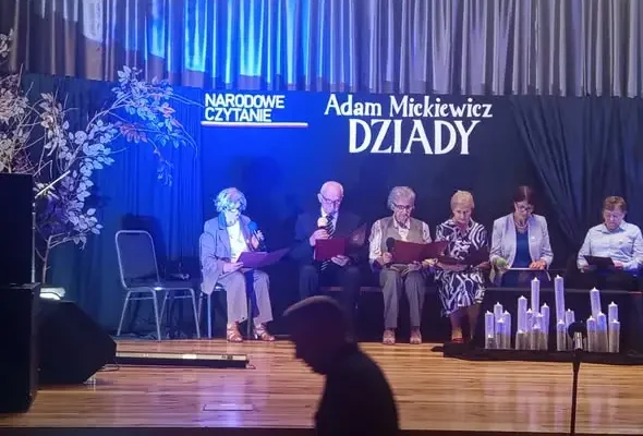 Seniorzy z Gminy Ciechanowiec wzięli udział w Narodowym Czytaniu „Dziadów”