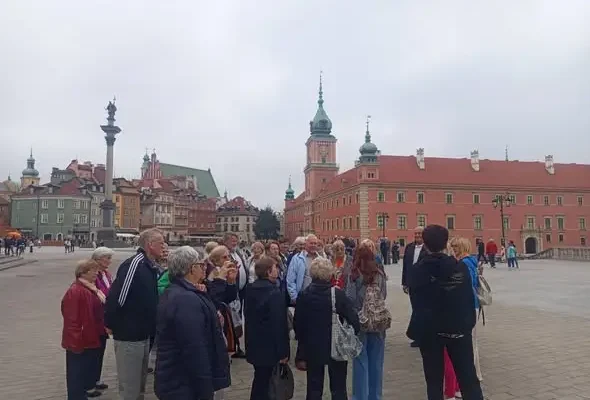 Seniorzy z Gminy Ciechanowiec zwiedzili Warszawę – wycieczka pełna wrażeń