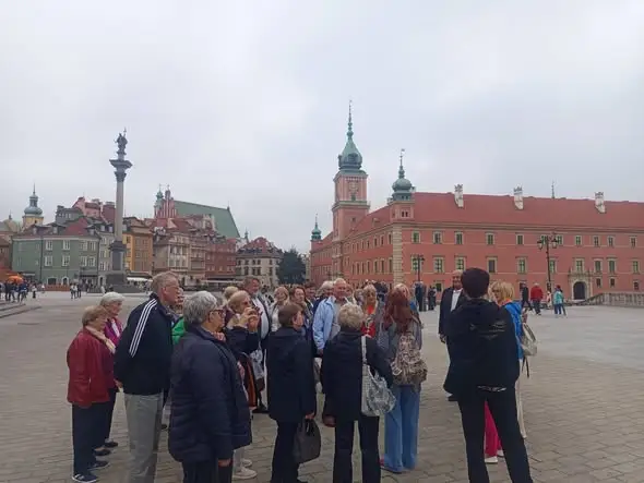 Seniorzy z Gminy Ciechanowiec zwiedzili Warszawę – wycieczka pełna wrażeń