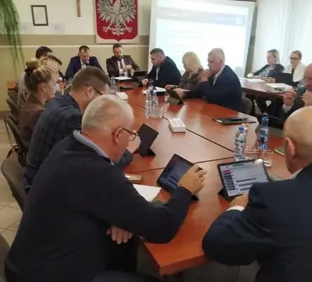 Młodzież z Nowych Piekut przyglądała się pracy samorządu podczas sesji Rady Gminy