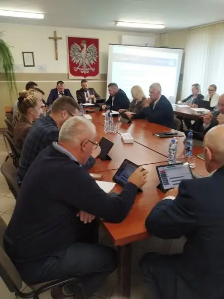 Młodzież z Nowych Piekut przyglądała się pracy samorządu podczas sesji Rady Gminy