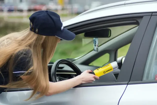 Policja kontroluje autobusy szkolne w powiecie wysokomazowieckim