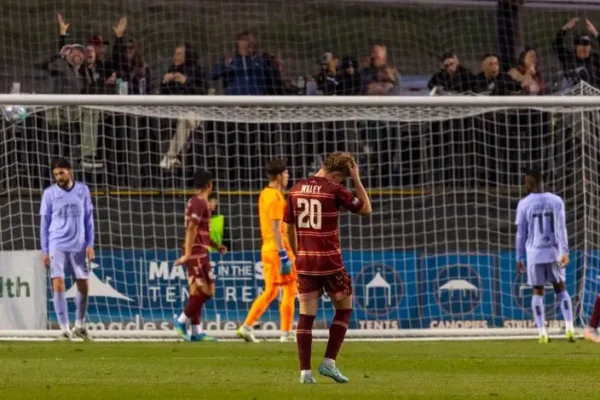 Porażka z liderem: Orlęta Czyżew przegrywają 0:3, ale trener rywali chwali bramkarza