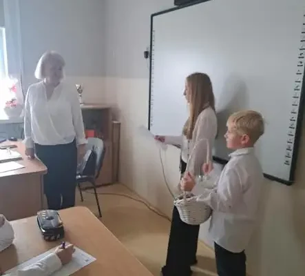 Dzień Edukacji Narodowej w SP nr 1 w Wysokiem Mazowieckiem – słodki poczęstunek od uczniów